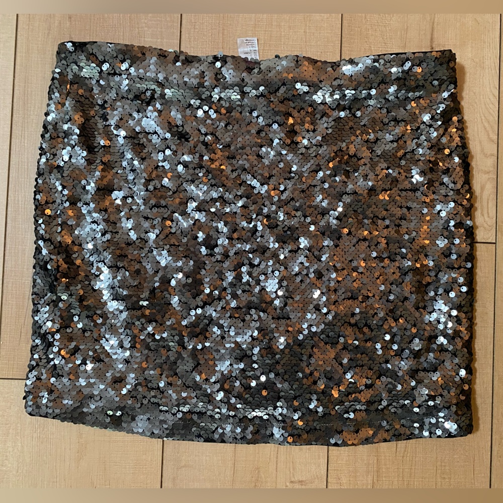 H&M Black and Silver Sequin Mini Skirt New Years Eve sparkly skirt - Picture 4 of 14